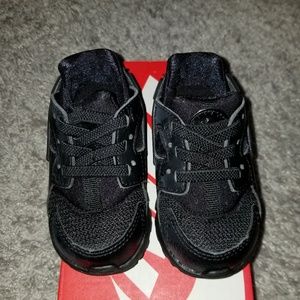Nike toddler sneakers-never worn!